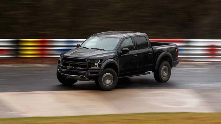 Ντριφτάροντας με το πανίσχυρο F-150 Raptor